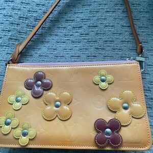 Louis Vuitton Patent leather Lexington bag yellow - great condition authentic!